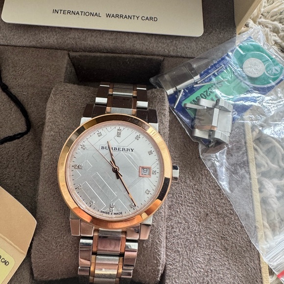 Burberry watch - Picture 7 of 7